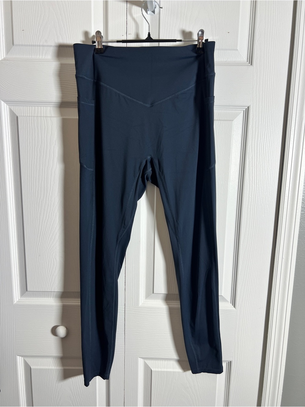HALARA Navy High-Rise V-Waist Leggings
